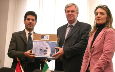 CONSIGNED OVER 13.000 SIGNATURES AGAINST THE SEAL SLAUGHTER
