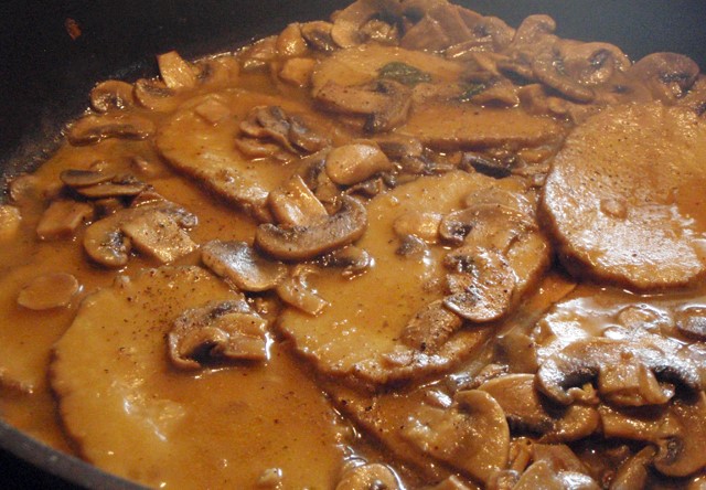 SEITAN CUTLETS WITH MUSHROOMS